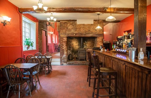 East Dereham Hotel | Pet-Friendly Retreat at The Ostrich Castle Acre