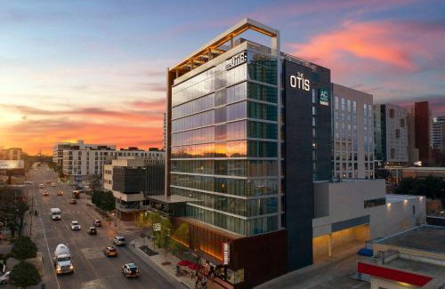The Drag Hotel | Discover The Otis Hotel Austin: Pet-Friendly & Ocean View