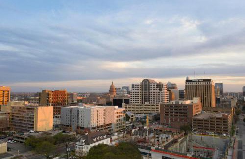 The Drag Hotel | Discover The Otis Hotel Austin: Pet-Friendly & Ocean View