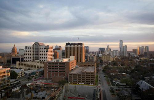 The Drag Hotel | Discover The Otis Hotel Austin: Pet-Friendly & Ocean View