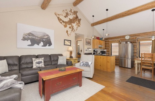 Big Sky Cabin | Experience Cowboy Heaven Cabin with Incredible Views!
