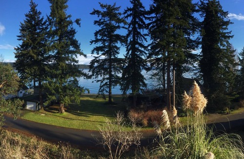 Regional District of Nanaimo House | Oceanfront North Suite at The Outlook - Rated 9.8/10!