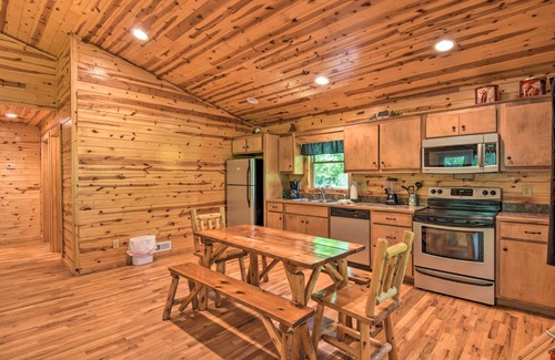 Helen Cabin | Experience 'The Outlook' at Sautee Mountain Retreat!
