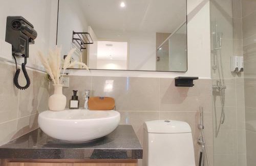 Taman Bukit Pantai Apartment | Discover The Ovation at Bangsar Trade Centre – Pet Friendly!