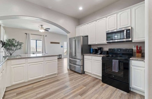 Greenehaven House | The Overlook - Amazing Views, Hot Tub & Game Room!