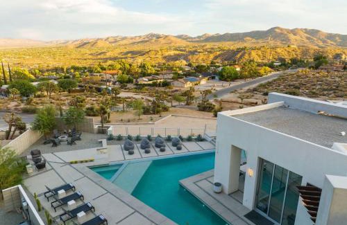 Yucca Valley House | Modern Retreat at The Overlook: Infinity Pool & Spa Amenities