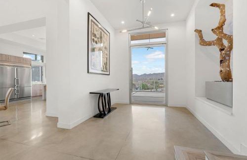 Yucca Valley House | Modern Retreat at The Overlook: Infinity Pool & Spa Amenities