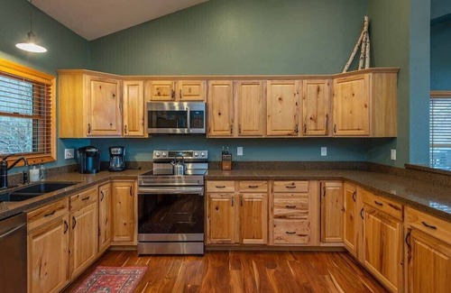 Wolf Laurel Cabin | Unforgettable Views with Golf Course & Movie Theater Access