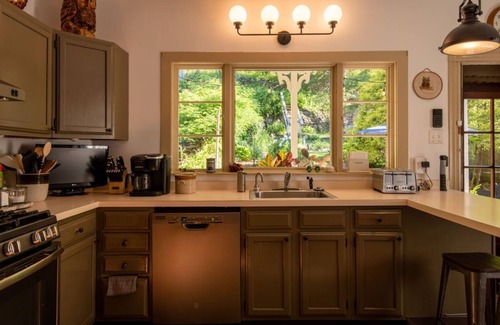 Jim Thorpe House | Exceptional Owl House on Broadway with Pool and Family Amenities