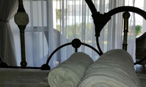 Lephalale House | Cozy Owl's Nest Guesthouse with Breakfast & Family Amenities