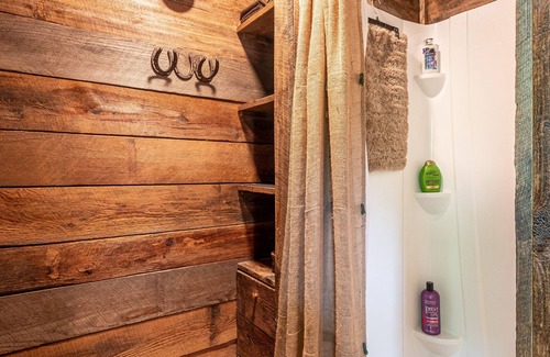 Robbinsville House | Discover The Owl's Perch: Eco-Friendly Stay & Breakfast