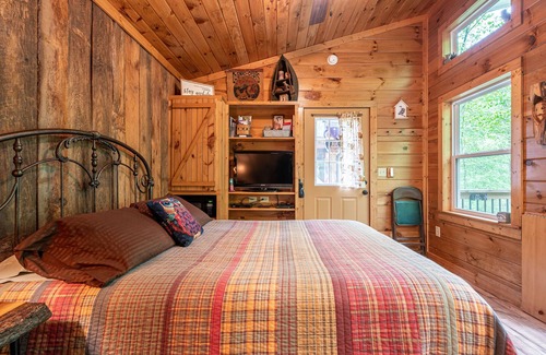 Robbinsville House | Discover The Owl's Perch: Eco-Friendly Stay & Breakfast