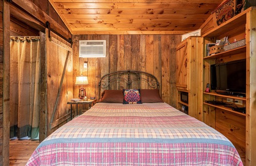 Robbinsville House | Discover The Owl's Perch: Eco-Friendly Stay & Breakfast