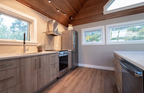 Otter Point House | Discover The Owls Nest: Oceanfront Paradise with Pool