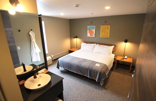 Downtown Eau Claire Hotel | Top-Rated Oxbow Hotel: Family-Friendly with Delicious Dining