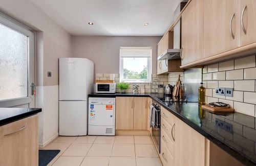 Oxford House | Discover The Oxford Abode - 3-Bedroom House with Garden