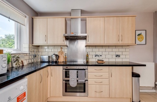 Oxford House | Discover The Oxford Abode - 3-Bedroom House with Garden