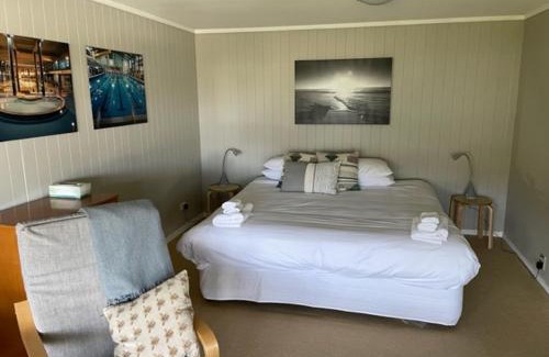 Russell House | Pet-Friendly Getaway at The Pacific Room, Tapeka Point
