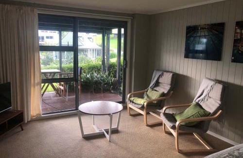 Russell House | Pet-Friendly Getaway at The Pacific Room, Tapeka Point