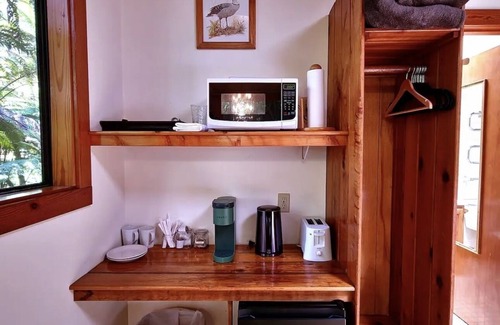 Volcano Apartment | Discover The Pacifica Inn: Ocean View Rooms and Kitchenette