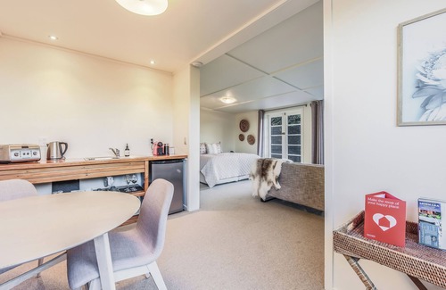 Renwick Cottage | Explore The Packing Shed - Pet Friendly Blenheim Retreat