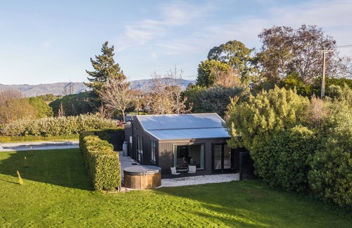 Renwick Cottage | Explore The Packing Shed - Pet Friendly Blenheim Retreat