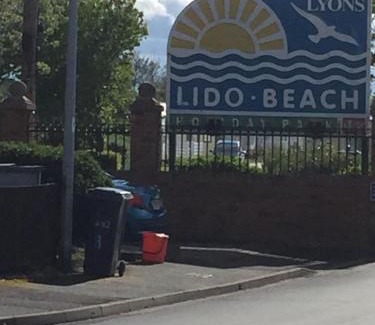 Prestatyn Resort | Cozy 3 Bed Caravan Near Lido Beach with Family-Friendly Perks
