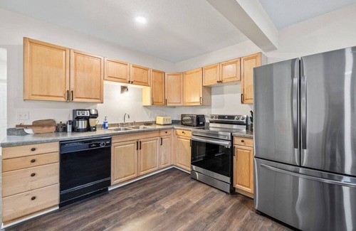 Custer Apartment | The Paddle House | Hot Tub + Fire Pit Stay