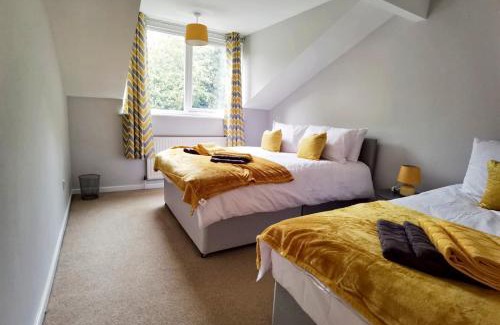 Kimberley House | Pet-Friendly Retreat at The Paddocks with WiFi & Parking