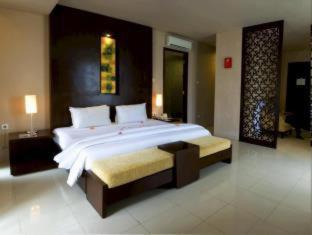 Banda Aceh Hotel | Relax at The Pade Hotel: Pool, Breakfast & Wheelchair Access