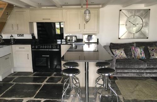 Treator House | Discover The Padstow Cottage - Pet Friendly Retreat with 9.8 Rating