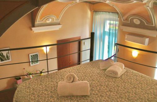 Cima Apartment | Discover The Painter's Nest with Private Lake Garden Retreat