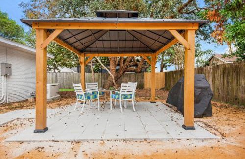 Navarre House | Unforgettable Stay at The Pal House - Rated 10/10!