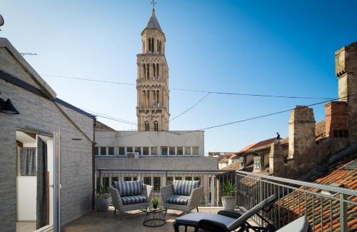 Old Town Apartment | Explore The Palace Collection: A 4-Star Stay with Breakfast