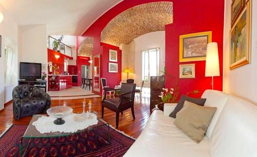 Old Town Apartment | Explore The Palace Collection: A 4-Star Stay with Breakfast
