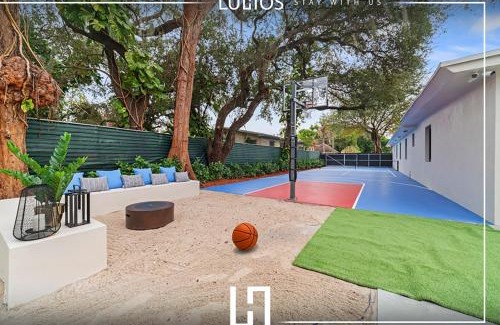Seybold House | Experience The Palace: Pickleball, Heated Spa & Ocean Views
