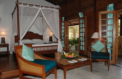 Ngwe Saung Hotel | Discover The Palm Beach Resort: Ocean Views & Spa Bliss