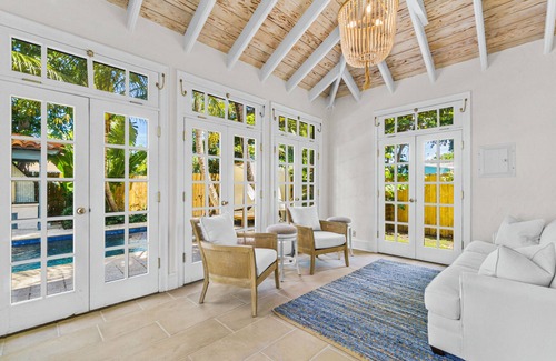 Southside Cottage | Discover The Palm Cottage: Family-Friendly with Pool Access