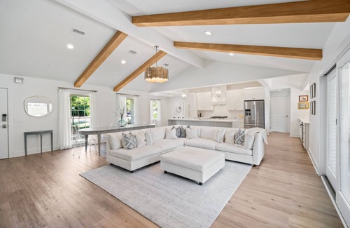 East Beach House | Experience The Palm - East Beach Retreat with Pool & Spa