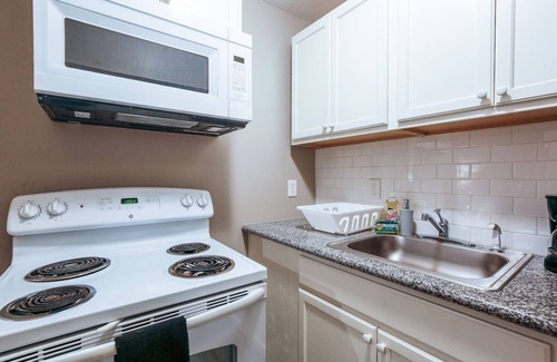 MacGregor Apartment | Explore The Palm Flats: Close to Zoo & Museums!