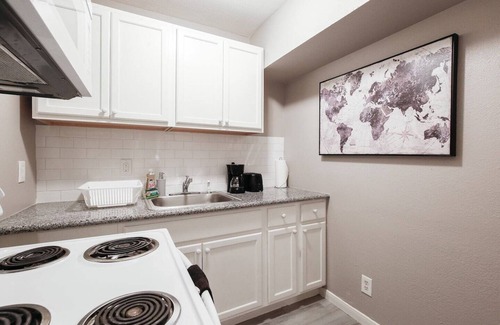 MacGregor Apartment | Explore The Palm Flats: Close to Zoo & Museums!