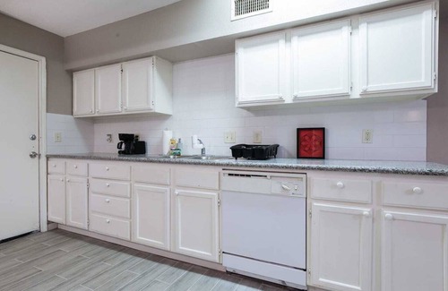 MacGregor Apartment | Explore The Palm Flats: Ideal for Zoo & Museum Lovers