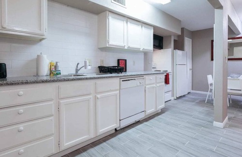MacGregor Apartment | Explore The Palm Flats: Ideal for Zoo & Museum Lovers