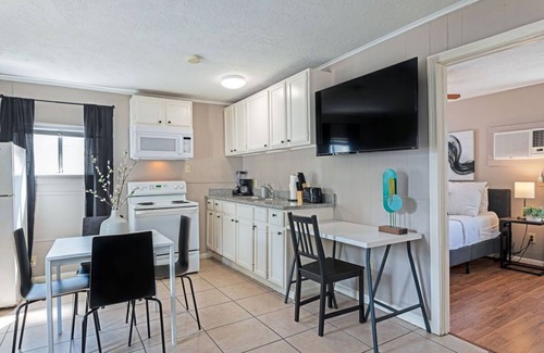 MacGregor Apartment | Explore The Palm Flats: Perfect for Zoo and Museum Lovers