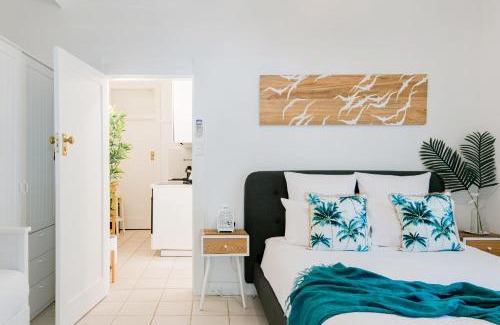 North Bondi Apartment | Cozy Oceanfront Retreat at HolidayRento The Palm House