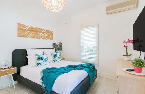 North Bondi Apartment | Cozy Oceanfront Retreat at HolidayRento The Palm House