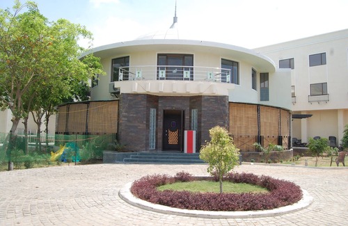 Bhilwara Apartment | Relax at The Palm Resort with Pool and Pet-Friendly Amenities