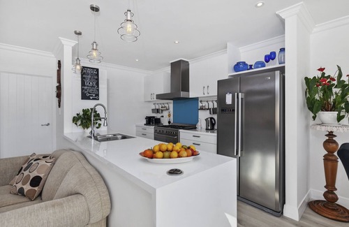 Orewa House | The Palm Retreat - Orewa Holiday Home