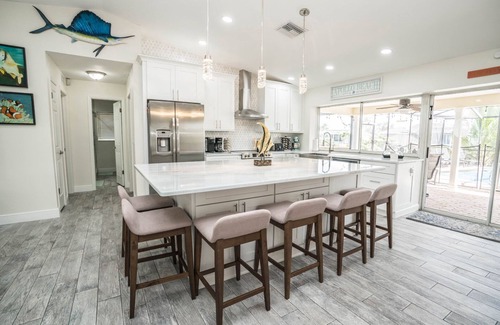 Apollo Beach House | Experience The Palm Tree Waterfront with Pool & Ocean Views