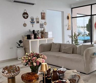 Al Ain House | Oceanfront Bliss at The Palme Resort: A 4-Star Retreat